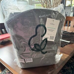 Willow Pump Anywhere Bag in Charcoal